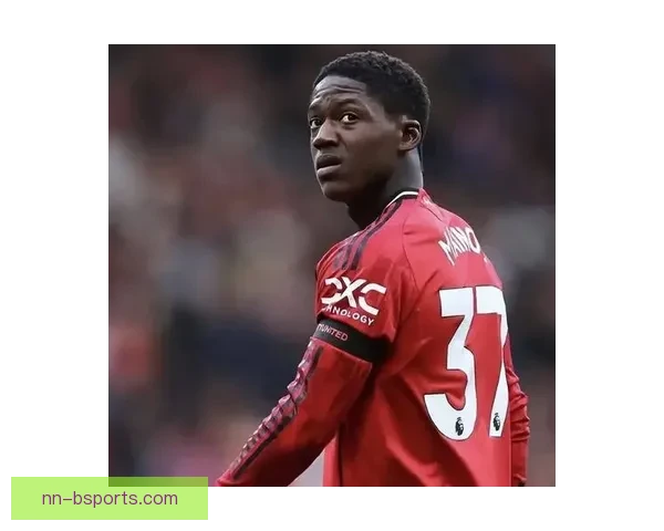 梅努在曼联青训崛起成为中场核心人物助力球队新辉煌